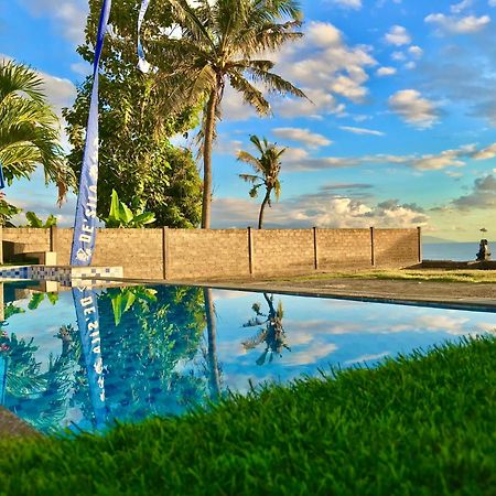 Desila Beach House Batununggul Exterior photo