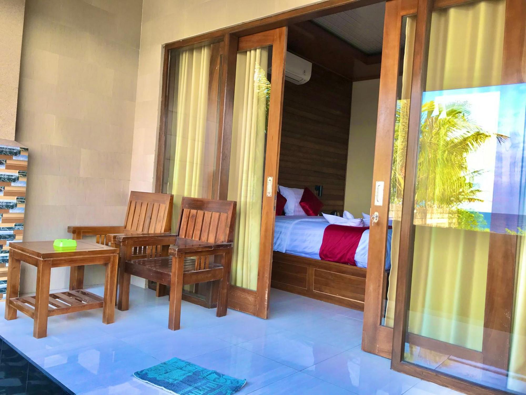 Desila Beach House Batununggul Exterior photo