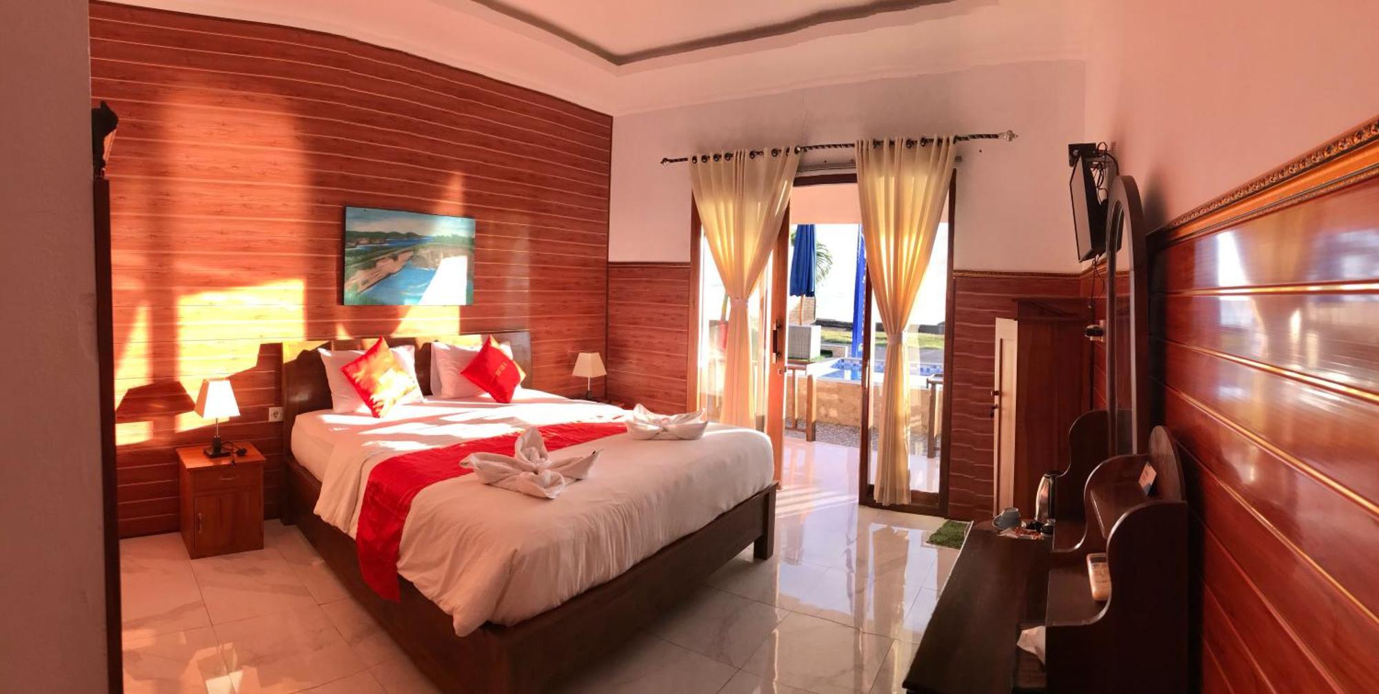 Desila Beach House Batununggul Exterior photo
