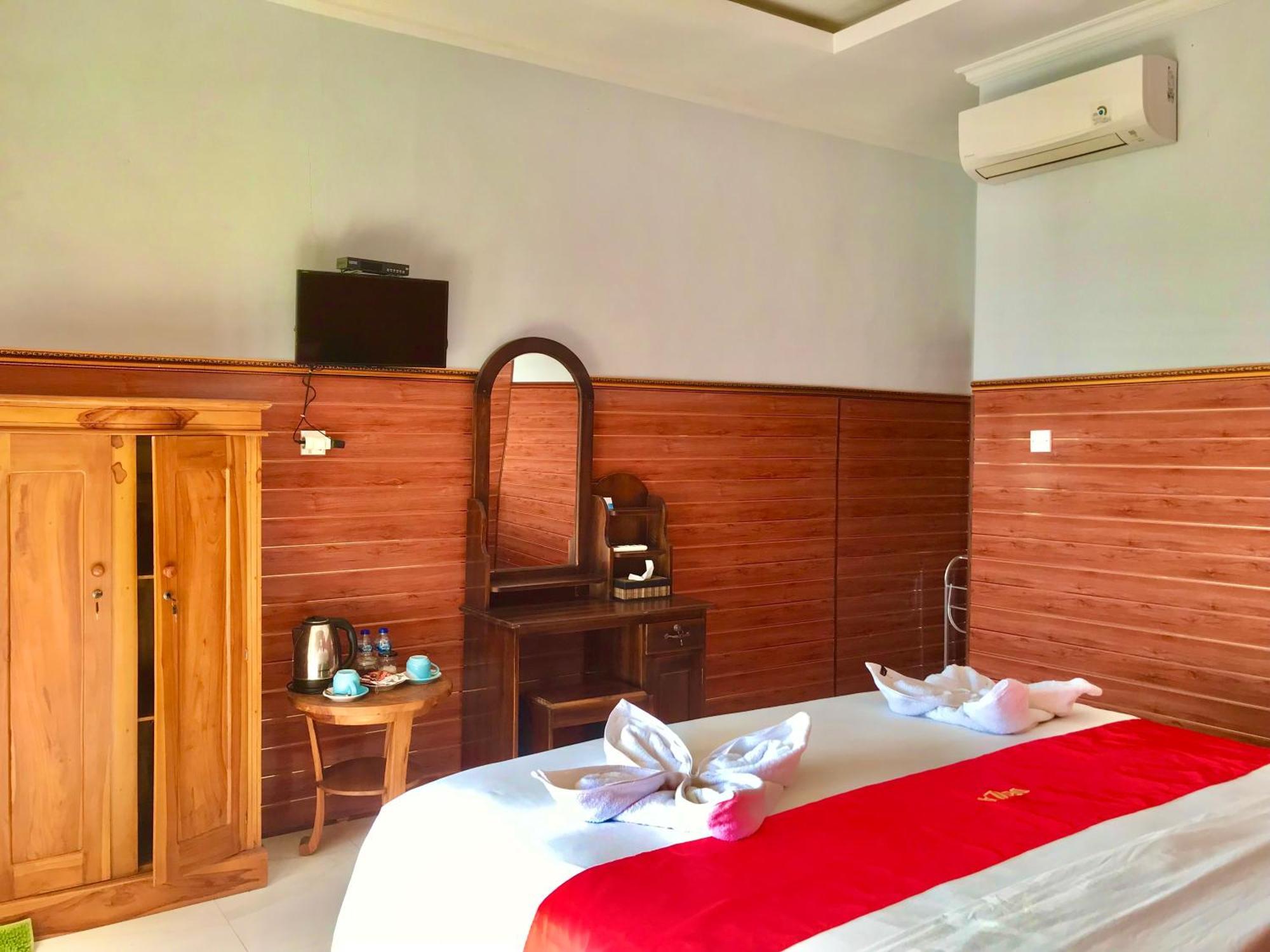Desila Beach House Batununggul Exterior photo
