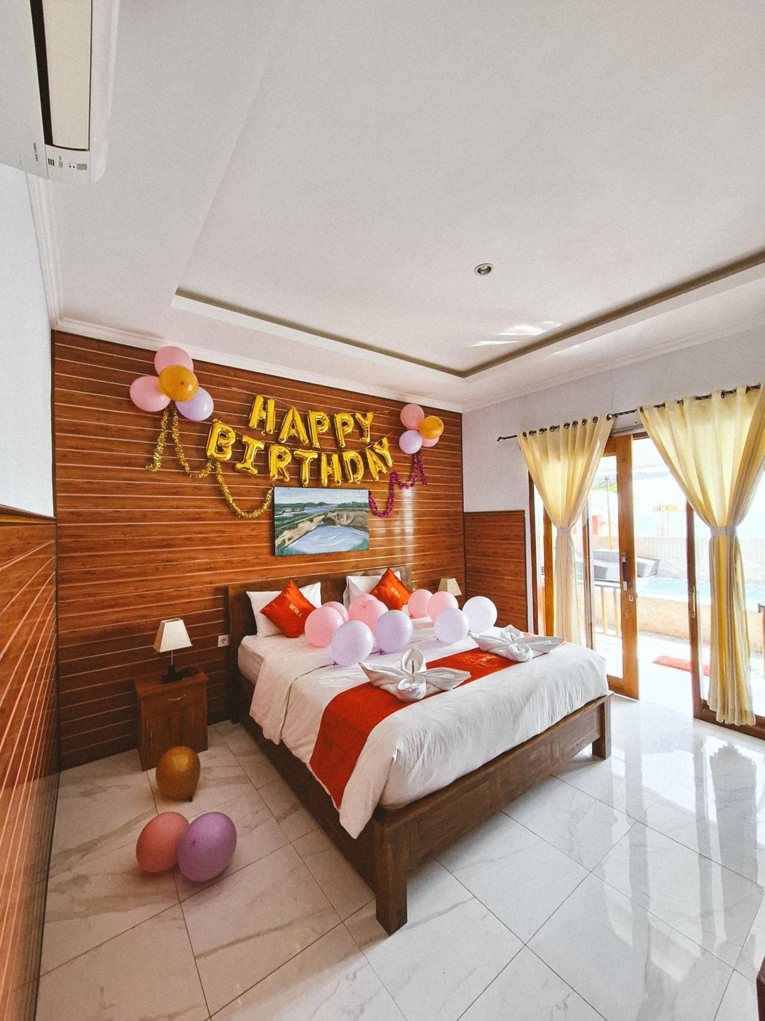 Desila Beach House Batununggul Exterior photo